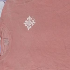 A short sleeve t shirt size small for women